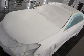 搞了辆27万公里“工地残损版”13代皇冠，重造大翻新，极限变新车图片