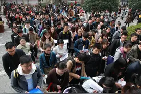 出自这4种家庭的学生，不要报考“公务员”，无法通过政审图片