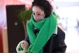 央视春晚明星私服秀：绿色最火，黑白格最青睐，五彩涂鸦最减龄图片