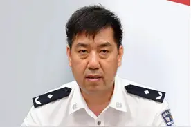 郑州问责！被处理的冯献彬同志、张琳琳同志，为啥能擅自“赋红码”？图片
