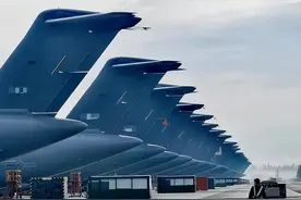 首次曝光！20架运20大型运输机同框，大国空军气场完全不一样图片