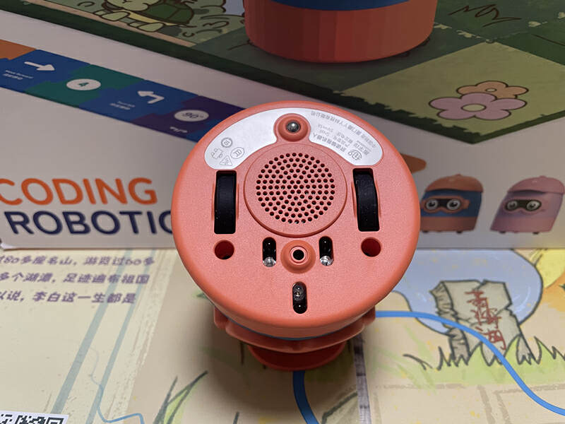 给孩子最好的礼物：趣学伴拼读编程机器人