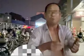 老头袒胸露肉路边亲小女孩，女孩母亲质问，老头：我就是看她可爱图片