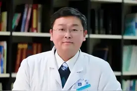 治癌无数，外科医生查出晚期癌症，坦言：原来当病人这么痛苦图片