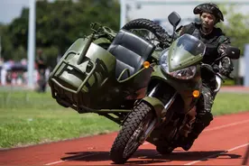 摩托化步兵，就是“跑得像摩托一样快”的步兵吗？图片