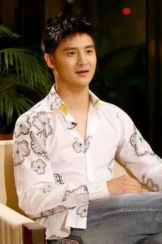 2000年,悉尼奥运会21岁的田亮获得个人第一块奥运会金牌,从此与郭晶晶