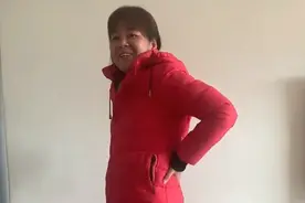 湖南一男子养鹅给妻子做羽绒服：养了185天，选出最好的400克绒，老婆很高兴图片