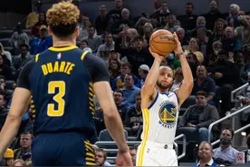 联盟摇钱树！库里离历史三分王就差一个，尼克斯球票最低2500元图片