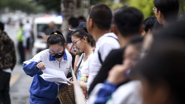 三考北大而不入,拿走奖金200万,是为赚钱还是真的是考生?