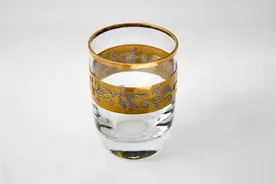 每晚小酌一杯白酒，会有哪些影响？建议一天喝酒不超这个数图片