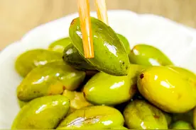 橄榄腌制的做法，这样做肉脆咸甜，一点都不涩好吃又上瘾！图片