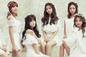 韩国女爱豆着装引争议，衣服短到露侧乳，网友：她们是在弘扬传统图片