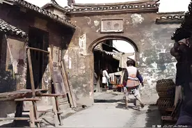 晚清上色老照片：女尼姑与僧人罕见合照，男子放风筝被外国人围观图片