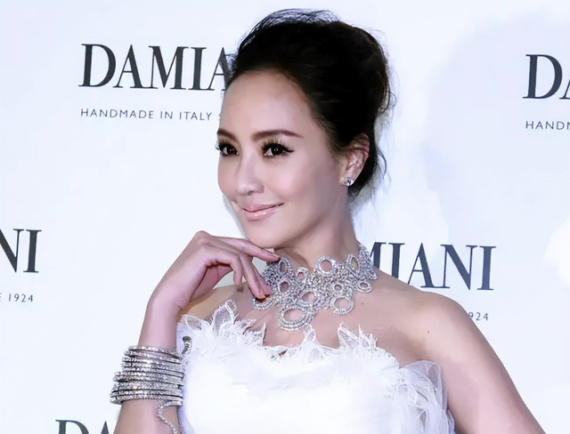 表面是艺人，实际是富家千金的7位女星，她们最不怕的就是潜规则