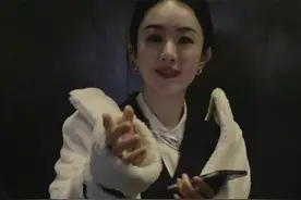 赵丽颖新造型真厉害！罕穿珊瑚绒睡衣上班，百元廉价货穿出高定感图片
