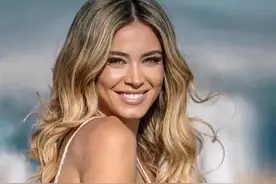 知名门将球场失意，情场得意图片