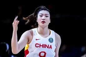 李梦“艳照门”，被曝当小三插足领队婚姻，你怎么看？图片