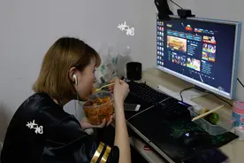 丈夫怀疑妻子网恋，妻子却坚决离婚，坦诚：男网友只是游戏玩伴图片