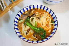 早餐就喜欢这样吃，有菜有汤，荤素搭配，吃得营养又舒服图片