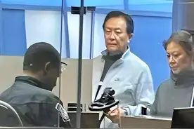 71岁“晚节不保”，再多的名和利，已经拯救不了老艺术家唐国强图片