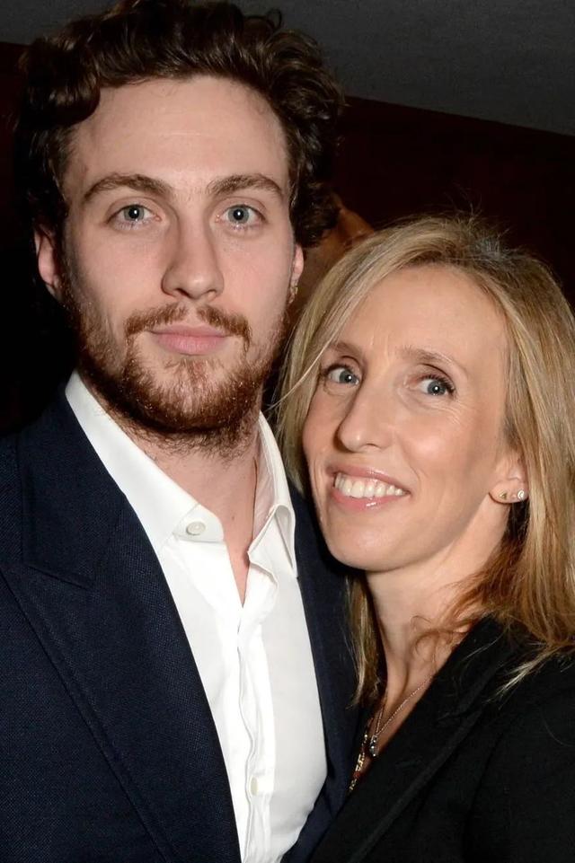周年,他和妻子 sam taylor-johnson(萨姆·泰勒-约翰逊)再次举办婚礼