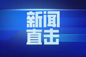 太原：大蛇景区上树“乘凉”吓坏游人，消防妥善处置野外放生图片