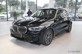 6缸引擎带4驱油耗2.2L，进口豪华大空间家用SUV，宝马X5新能源图片