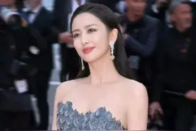 戛纳红毯，佟丽娅惊艳亮相，关晓彤妩媚丰腴，巩俐走秀霸气十足图片