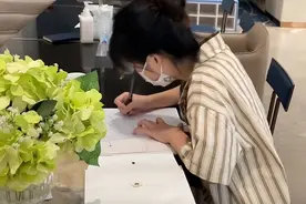 上海一女子辞职1小时，被同事踢出群，看透人情凉薄：职场无友情图片