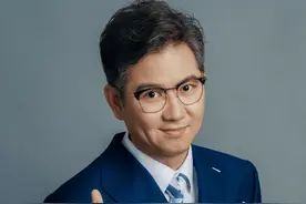 主持人赵川：三婚两离，现任妻子比他小16岁，他现在过得怎样？图片