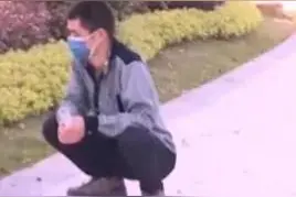 发现儿子不是自己的，妻子不愿意离婚，男子这样做，对方乖乖出来图片