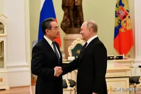 俄乌冲突打到现在，打穷三国打富三国，为何中立的我国也在其中？图片