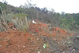 东航空难：已发现部分飞机残骸和人体组织碎片【三分钟法治新闻全知道】图片
