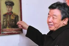 2011年，河南老农掏出一块破布，省委书记当场询问：您是特等功臣图片