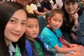 超靓仔！港知名男星7岁儿子近况曝光，帅气外型被指可出道当童星图片