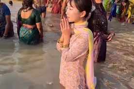 日本美女网红体验恒河洗澡，喝老鼠味河水上岸就病倒图片