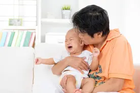 “有奶便是娘”？千万别高估母乳的作用，小心孩子和自己不亲图片