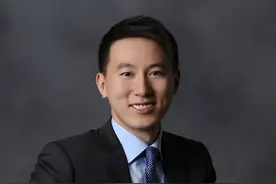 年轻有为、华人精英——舌战美国听证会的TIKTOK CEO周受资图片