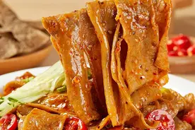 坐火车时，别总是吃泡面，这5种零食记得带，路途再长也不怕图片