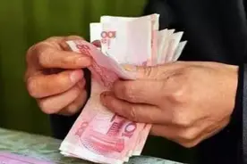 现今农村中还有多少家庭，连一万块钱都拿不出来？图片