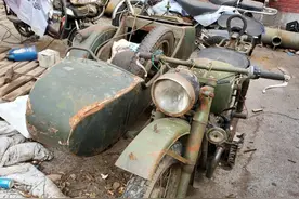 废品站200收了一辆90年代的边三轮摩托车 回来翻新整备就花了600块图片