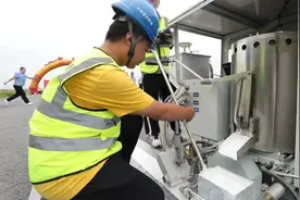 吉林省首个无人智能测绘划线机器人场地试验启动图片