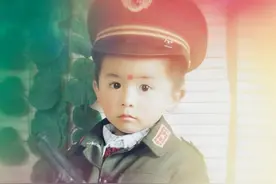 看！我小时候就穿过“警服”啦图片
