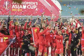 「一评中国足球」足球是一种精神图片