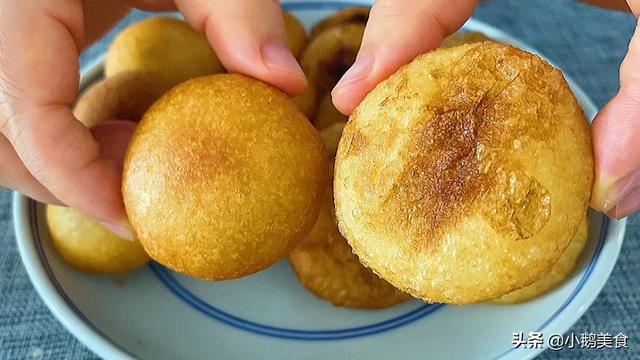 炸糖糕最忌小火慢炸，婆婆卖了40年的糖糕，教你炸糖糕正确做法