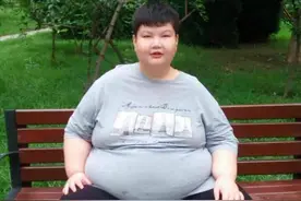 超级小胖徐周磊：一餐18桶泡面死后浑身冒水，生前一个习惯很不好图片