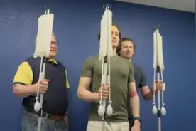 离谱！美国一45岁富豪为“青春永驻”与17岁儿子换血图片