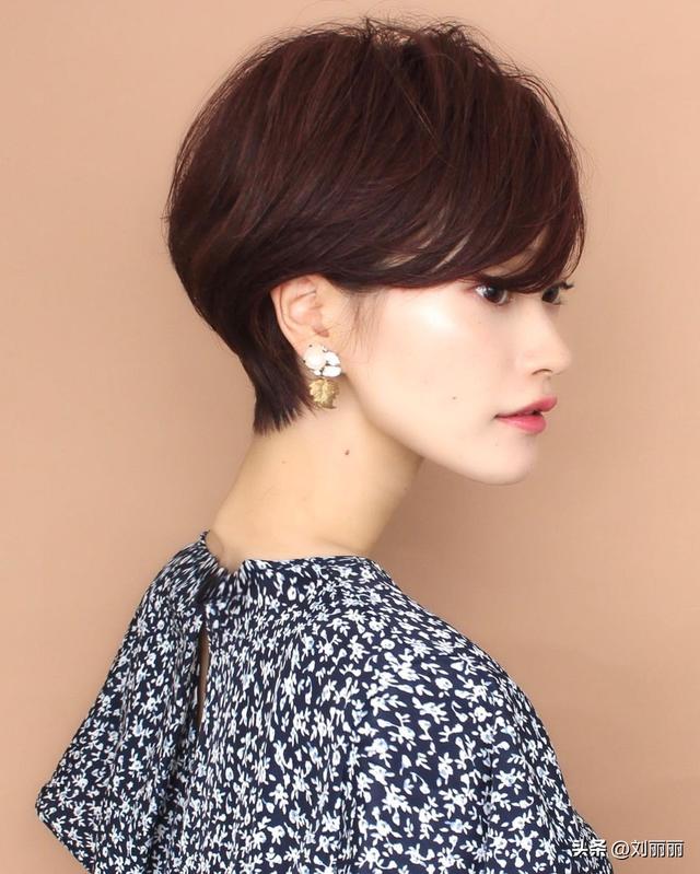 圆脸适合什么样的发型女,最适合圆脸的5款扎发!