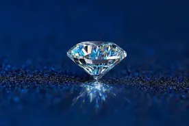 十年前1.8万买的钻戒，如今只能卖180元，贬值99%图片