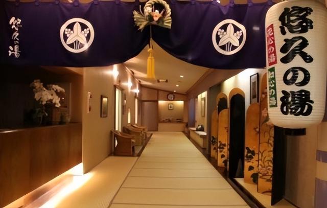 日本混浴文化：男女赤身裸体共处，女性如何保护隐私？